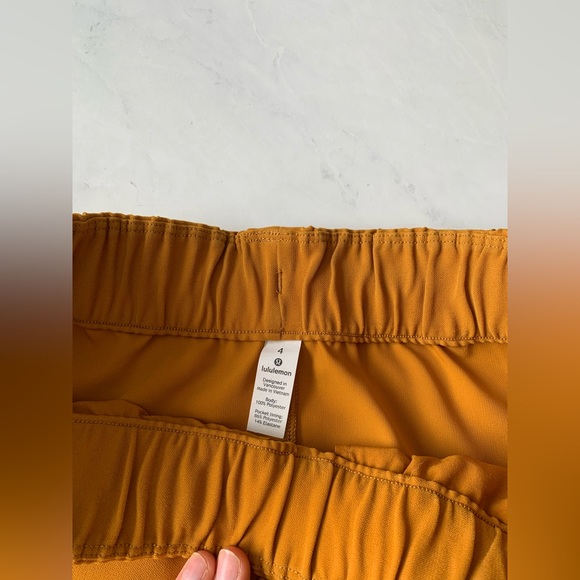 Lululemon On The Fly (woven) pants. Size 4, 7/8 length. - Picture 5 of 8